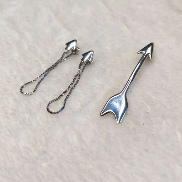 Vintage 90's Silvertone Arrow Brooche and Pierced Earrings - Picture 2 of 7